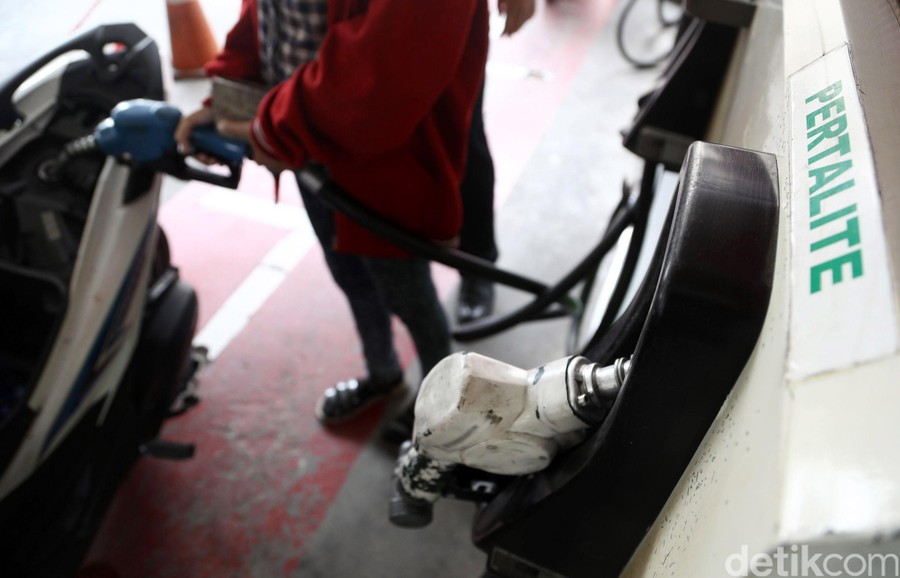 Kendaraan Nunggak Pajak Dilarang Beli Pertalite dan Solar, Ini Aturannya