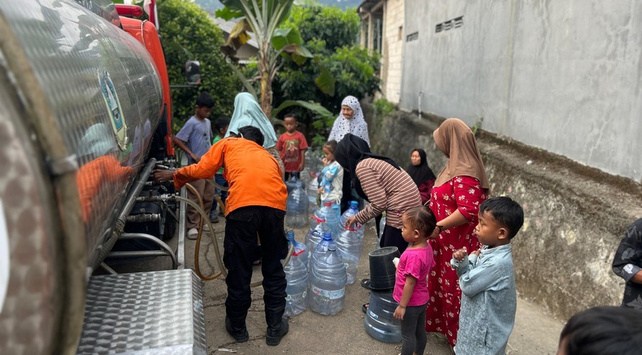 Ribuan Warga Sukaraja Bogor Terdampak Kekeringan, Sumur Kering, Warga Mengandalkan Air Sungai