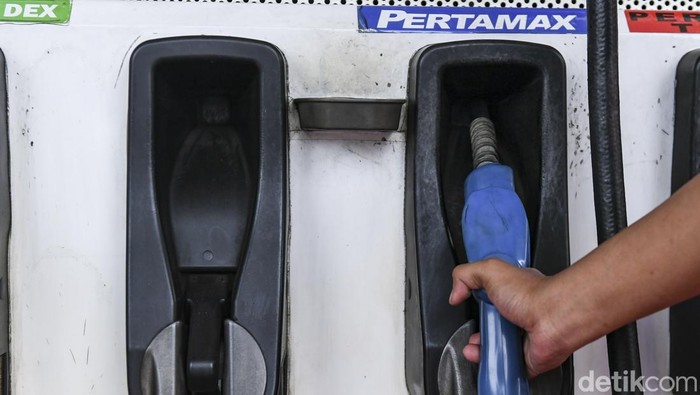 Bahlil Sebut BBM Nonsubsidi Naik Ikut Harga Pasar