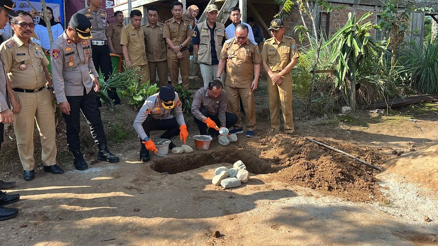 Polres OKU Selatan Gelar Bedah Rumah untuk Korban Longsor dan Banjir dalam Rangka HUT Bhayangkara ke-80