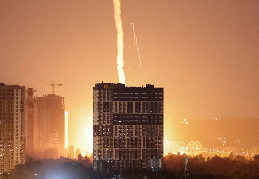 Serangan Rudal dan Drone Guncang Kyiv Dini Hari