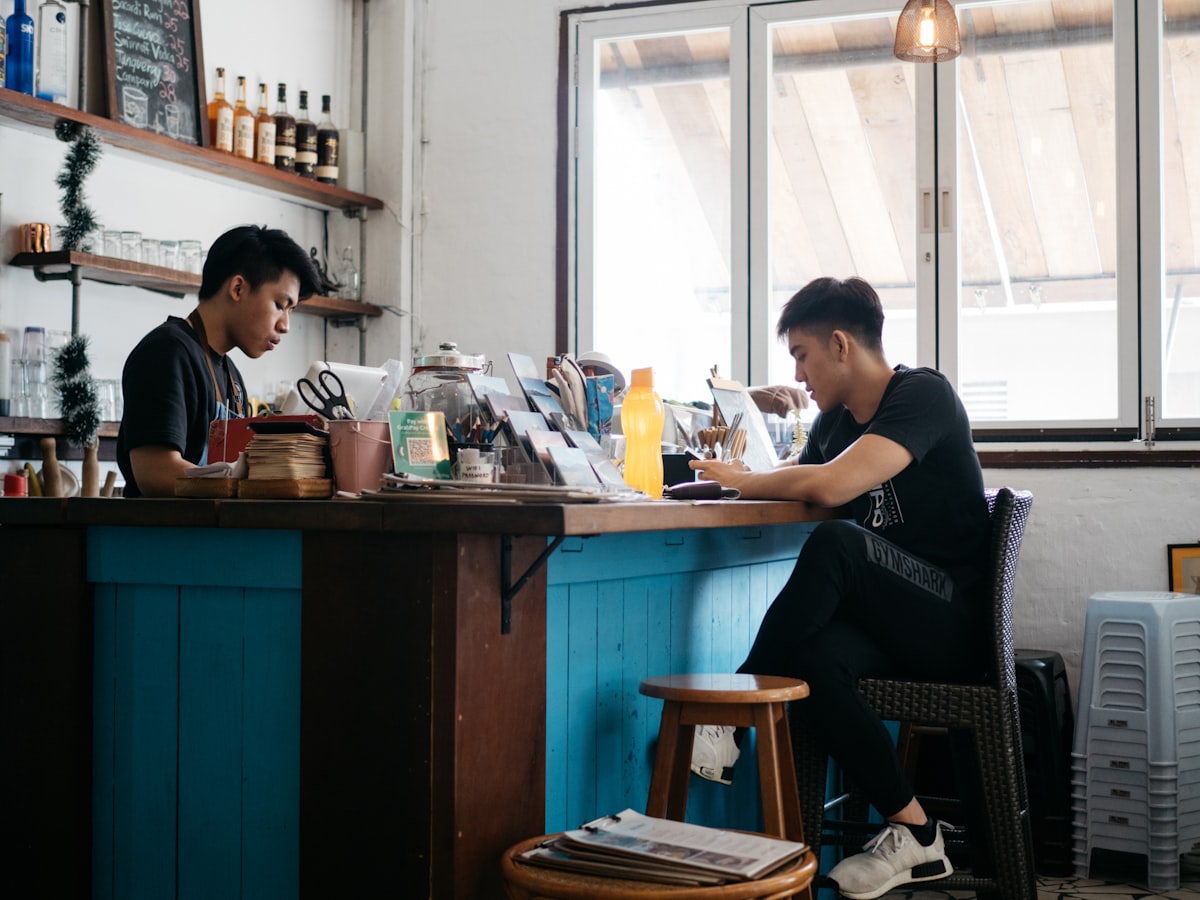 Panduan Lengkap Memulai Bisnis Kedai Kopi: Dari Nol Hingga Untung di Era Kopi Kekinian