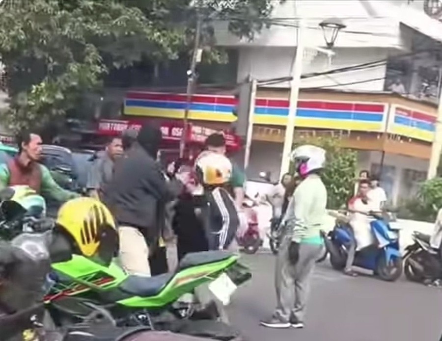 Viral Pemotor di Jaksel Pukuli Pasutri di Jalanan, Polisi Selidiki