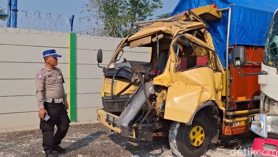 Pengusaha Kopi Tewas Terjepit Setelah Truk Bermuatan Kopi Kecelakaan di Tol Cipularang