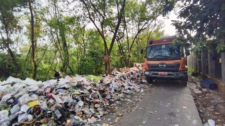Viral Lautan Sampah di Pinggir Jalan Cakung Jaktim, Kini Sudah Dibersihkan