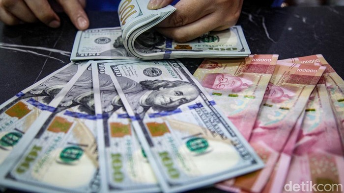 Dolar AS Kembali Dekati Rp 18.000