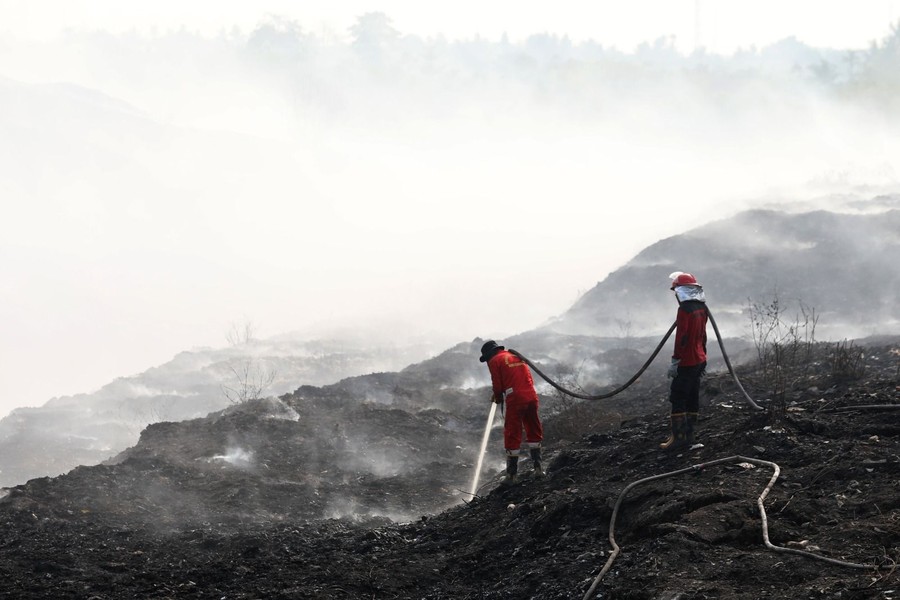 BNPB Gunakan Metode Khusus untuk Padamkan Api di TPA Jatiwaringin