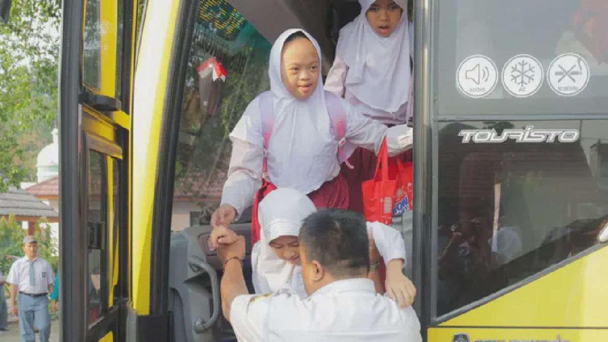 TANGSEL — Bus Sekolah Gratis Antar Siswa Disabilitas ke Pendidikan