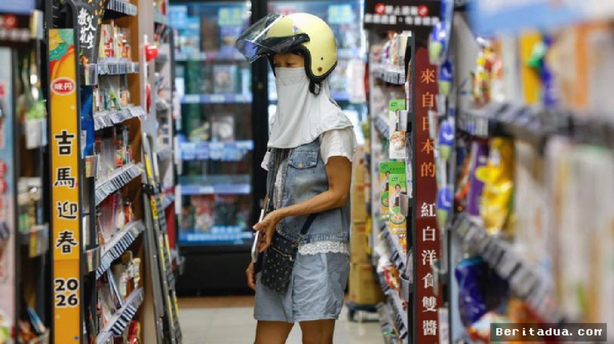 Taiwan — Warga Berburu Bahan Pangan Jelang Taifun Bavi