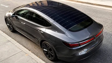 China Bikin Sunroof yang Bisa Ngecas Mobil Listrik