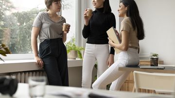 Bye Istilah Jadul! Ini 7 Transformasi Bahasa Dulu vs Sekarang yang Makin Kece