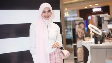 Get The Look: Ide Gaya Feminin dan Fresh ala Afina Syifa