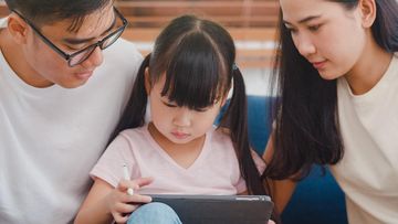Stop Bilang Nggak Punya Uang ke Anak, Ganti dengan Kalimat Ini!