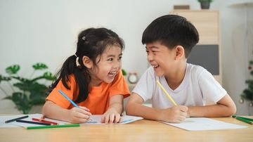 Umur Berapa Anak Mulai Bisa Naksir Lawan Jenis?